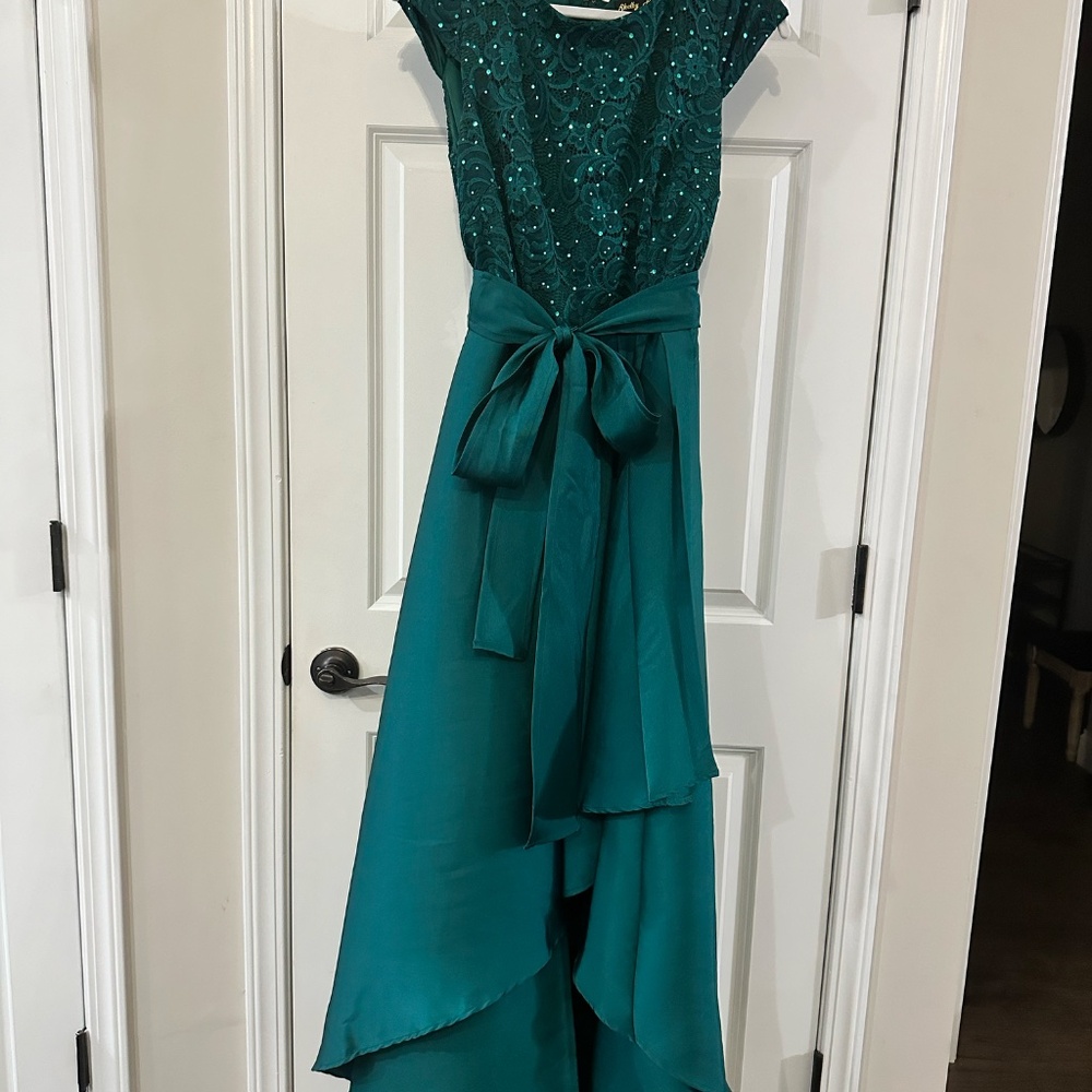 ⭐️ NWOT ⭐️ Shelby Nites Green High Low Satin Sequined Formal Dress Gown